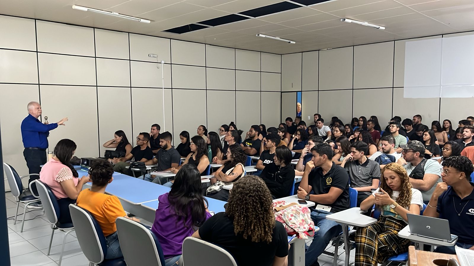 Papo de Administrador: Projeto de extensão capacita alunos para o mercado em transformação