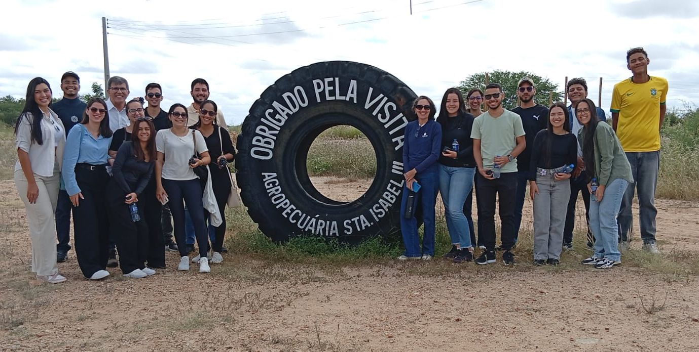 Com visita técnica, Facape aproxima estudantes do agronegócio no Vale do São Francisco